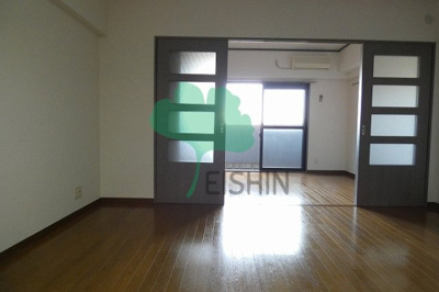 【居間・リビング】 | ロイヤル天神東 | アレンジ自由自在の広々空間です！