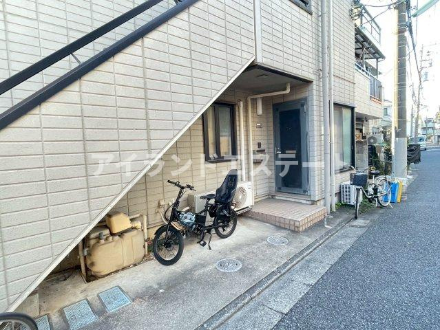 プランシェ　角部屋　バストイレ別　バイク相談のエントランス