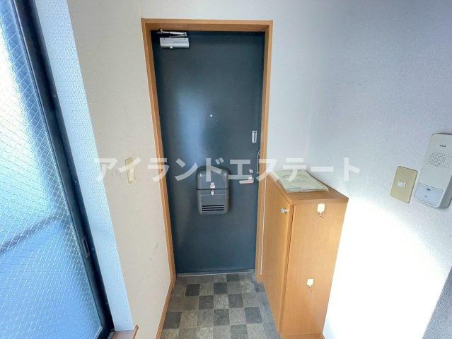 プランシェ　角部屋　バストイレ別　バイク相談の玄関