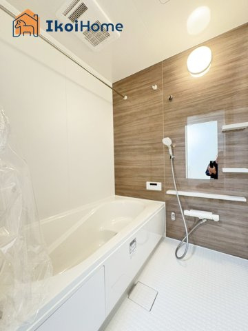 神戸市西区糀台２期　１号棟　新築戸建の浴室|【ホームページに現地動画掲載中】●年中無休：当日予約可●小窓ございますので通気・換気良好です。