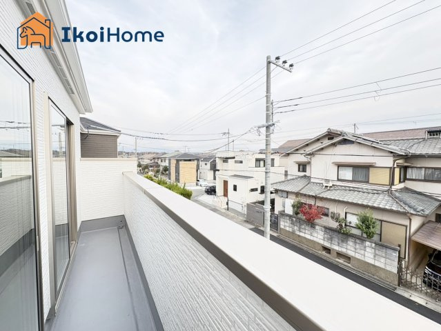 神戸市西区糀台２期　１号棟　新築戸建のバルコニー|【ホームページに現地動画掲載中】●年中無休：当日予約可●バルコニーの屋根は８万円から設置できます。