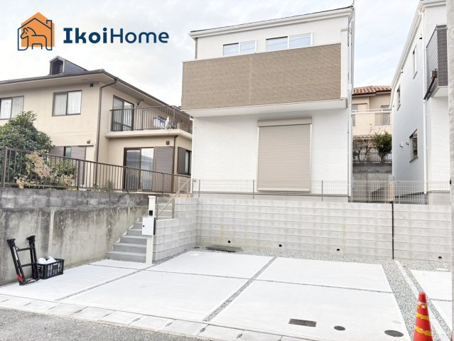 神戸市西区糀台２期　１号棟　新築戸建の駐車場|【ホームページに現地動画掲載中】●年中無休：当日予約可●駐車スペース並列2台可能！