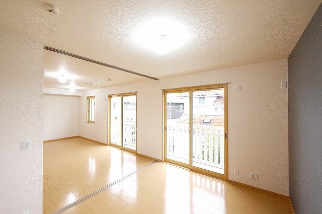 リビングタウン州見台　Ｄ棟の洋室|きれいな洋室です