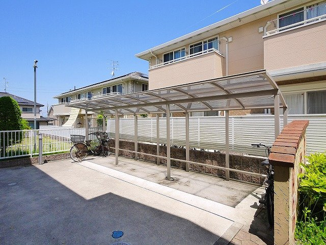 リビングタウン州見台　Ｄ棟のその他共用部分|屋根付きの駐輪場です