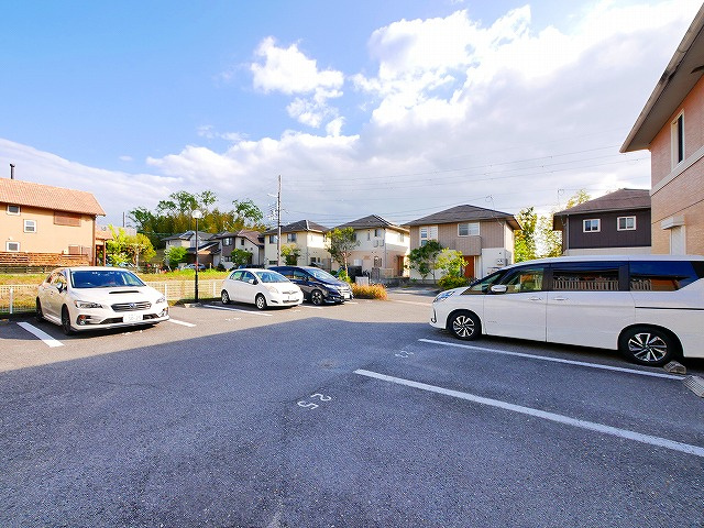 リビングタウン州見台　Ｄ棟の駐車場|駐車場完備です