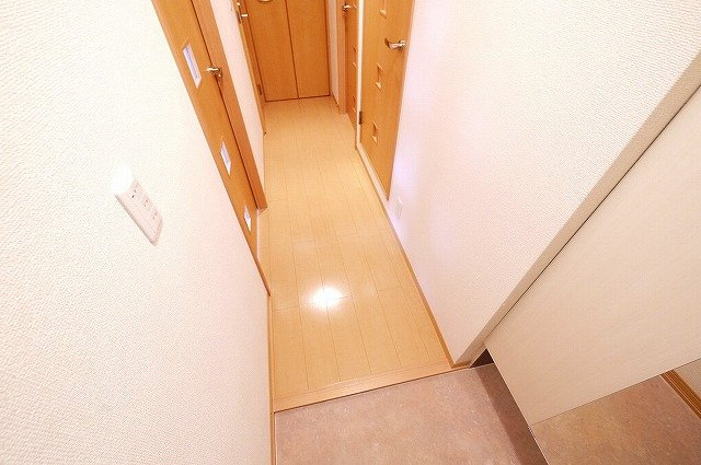 リビングタウン州見台　Ｄ棟の玄関|きれいな玄関です