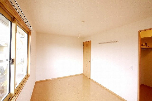 リビングタウン州見台　Ｄ棟の洋室|広々とした洋室です