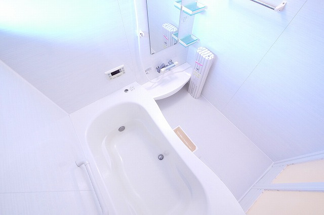 リビングタウン州見台　Ｄ棟の浴室|足を伸ばして入れる一坪風呂です