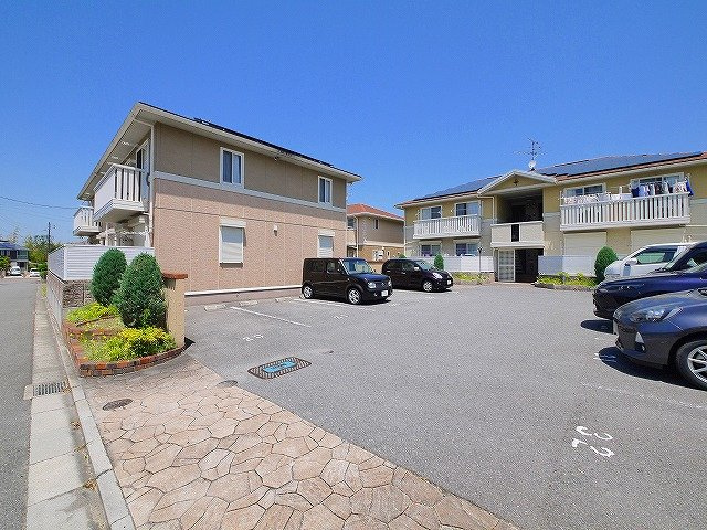 リビングタウン州見台　Ｄ棟の駐車場|敷地内駐車場完備です