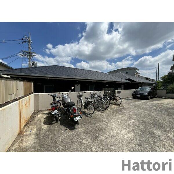 ユーベル18の駐車場