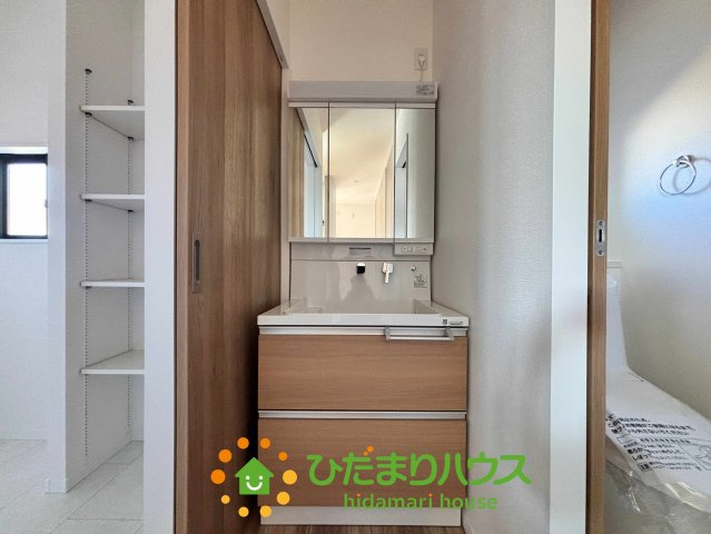 ワイウッドコート古河市大堤第５期　新築一戸建て　01の独立洗面台