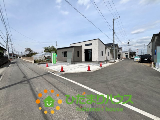 ワイウッドコート古河市大堤第５期　新築一戸建て　01の前面道路含む現地写真