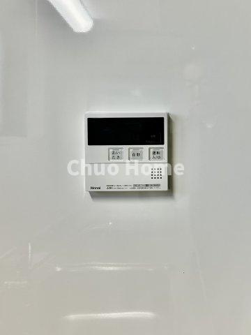 ウッディライフお花茶屋の発電・温水設備|【給湯リモコン】外での一日を忘れさせてくれるオートバス機能でお好みの湯量・温度に調整された浴槽。