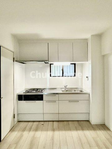 ウッディライフお花茶屋のキッチン|ワイドで収納豊富なシステムキッチン