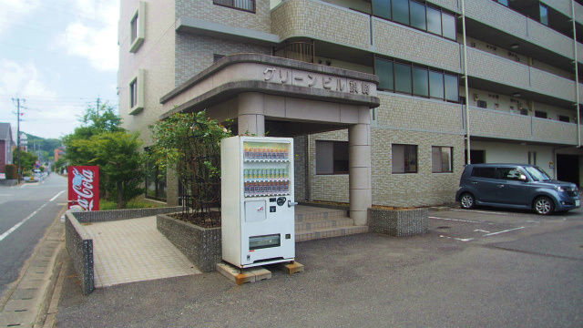 グリーンビル旗崎【キャッシュバック対象物件】のエントランス|落ち着いたエントランスです