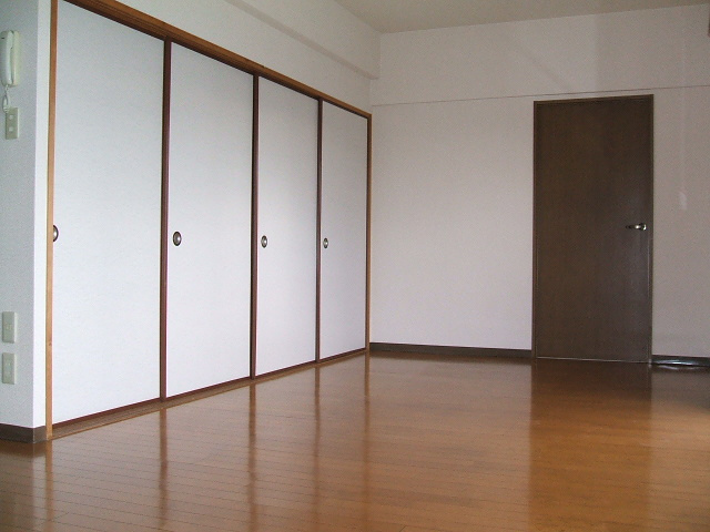 グリーンビル旗崎【キャッシュバック対象物件】の洋室|使い勝手のいい洋室です