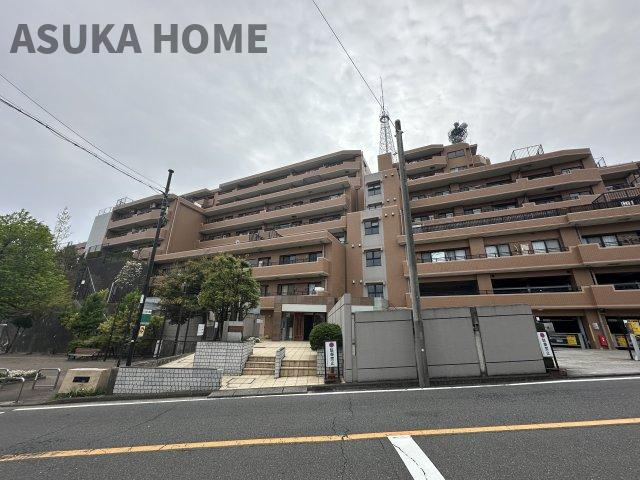 コスモヒルズ永田山王台 の外観|バルコニーからランドマークタワーや横浜ベイブリッジが望めます。