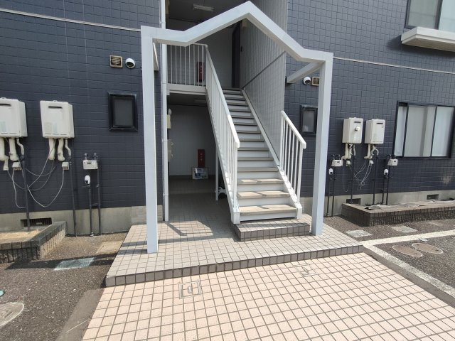 エルジュネスAのエントランス|清潔なエントランスです