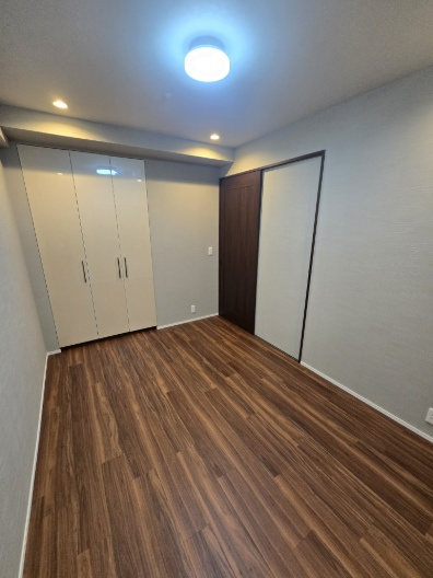 四条烏丸クロスマークの洋室|約6帖の洋室です。