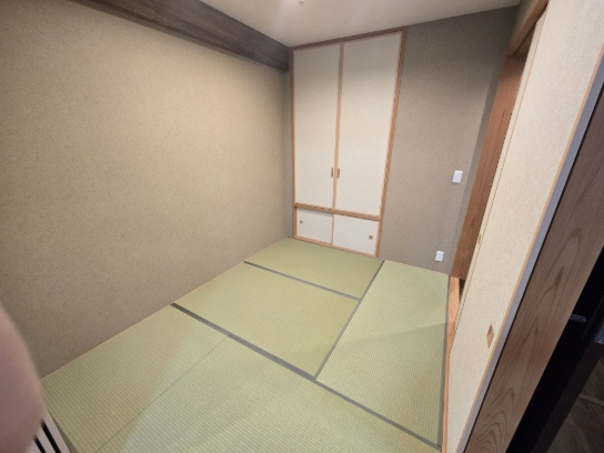 四条烏丸クロスマークの和室|約4.5帖の和室です。