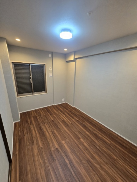 四条烏丸クロスマークの洋室|約6帖の洋室です。