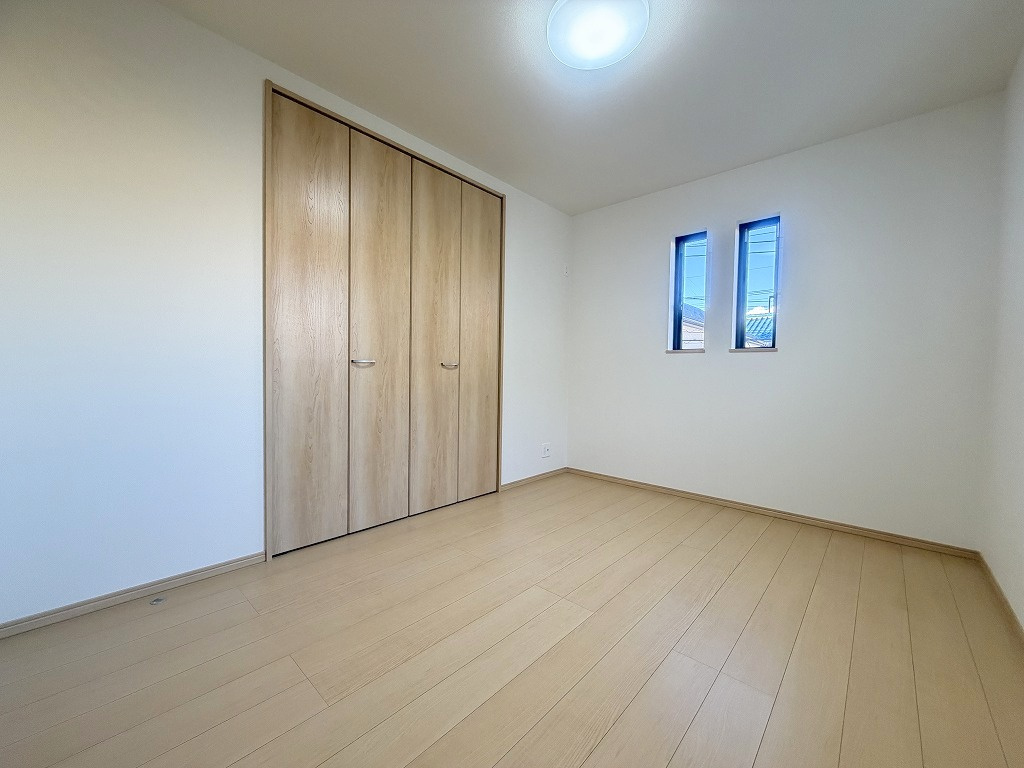 三郷市戸ケ崎3丁目　新築戸建　全1棟の洋室|クローゼット付きの洋室6帖・子供部屋としていかがでしょう