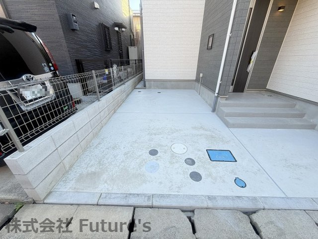 三郷市戸ケ崎3丁目　新築戸建　全1棟の駐車場|カースペース1台分付き