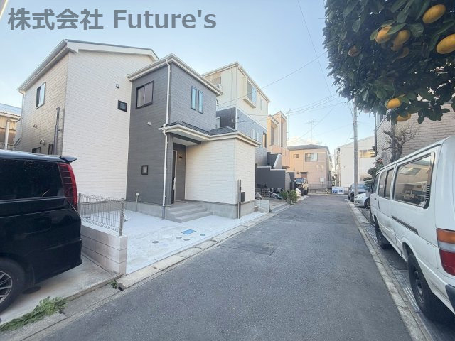 三郷市戸ケ崎3丁目　新築戸建　全1棟の前面道路含む現地写真|前面道路含む現地写真です。
