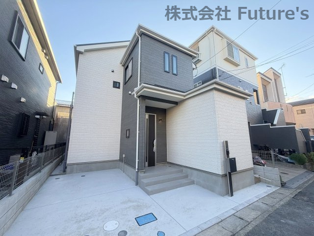 三郷市戸ケ崎3丁目　新築戸建　全1棟の外観|スーパーやドラッグストアが近く生活利便性の良い立地です◎