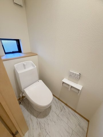 三郷市戸ケ崎3丁目　新築戸建　全1棟のトイレ|2階のトイレです