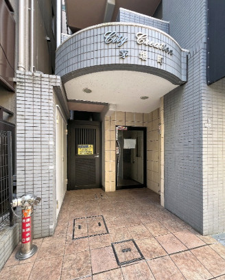 中央区日本橋茅場町２丁目の賃貸マンションのエントランス