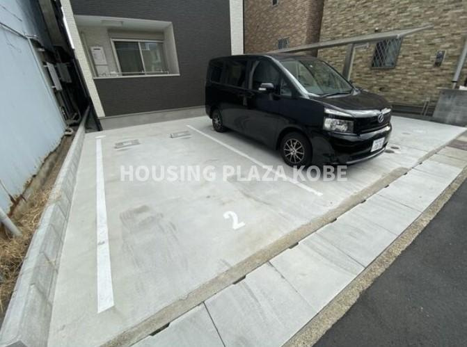 ジーメゾン神戸駒ヶ林の駐車場