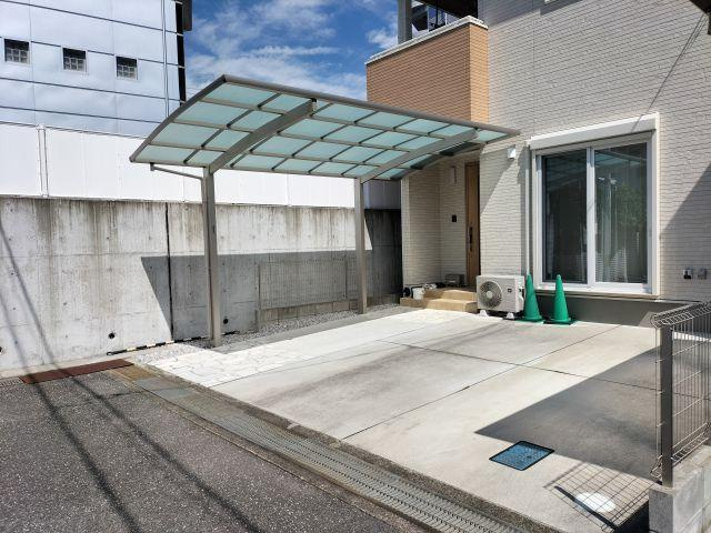 朝倉甲　中古戸建（築浅物件）の駐車場