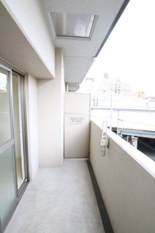 大阪市城東区関目５丁目の賃貸マンションのバルコニー