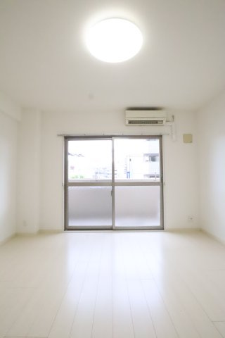 大阪市城東区関目５丁目の賃貸マンションの居間・リビング