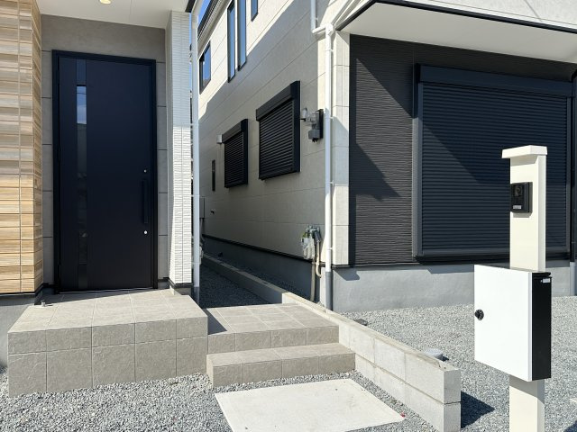 神戸市西区玉津町水谷新築戸建3号棟の玄関