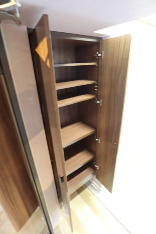 大阪市都島区片町１丁目の賃貸マンションの玄関