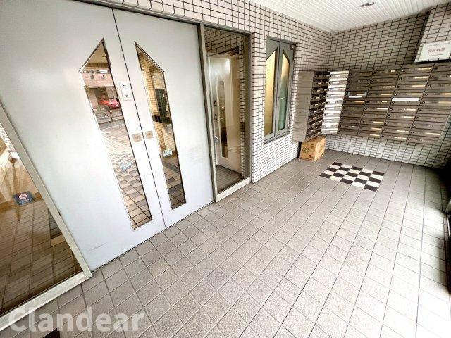 グローリア初穂お花茶屋のエントランス|ドキドキの新生活も、安心してスタート。ぴったりの住まいを見つけませんか？クランディアが一緒に住まい選びをサポートします‼　まずは、お気軽にお問合せください　＃クランディア