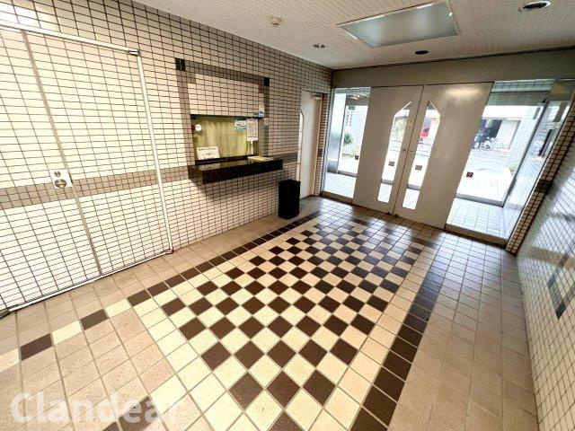 グローリア初穂お花茶屋のロビー|ドキドキの新生活も、安心してスタート。ぴったりの住まいを見つけませんか？クランディアが一緒に住まい選びをサポートします‼　まずは、お気軽にお問合せください　＃クランディア