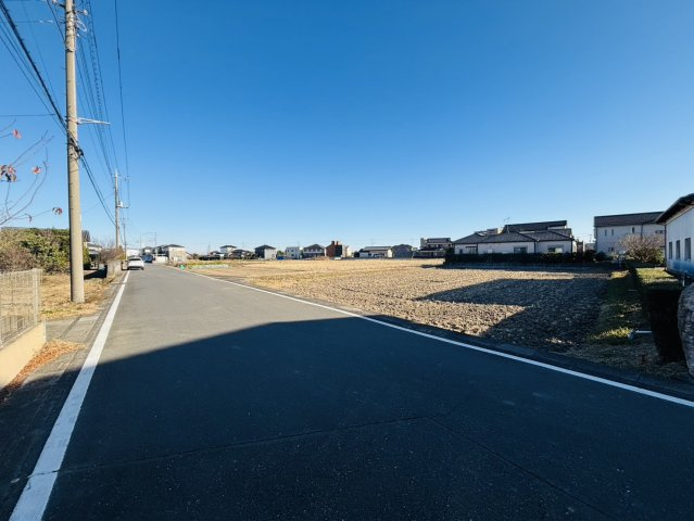 敷地面積118坪　売地　川越市鴨田の前面道路含む現地写真|現地（2025年12月）撮影　北側公道約７．０ｍの接道。お車の出し入れもラクラクです♪