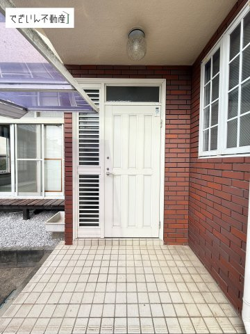 【玄関】 | 久喜市栄1丁目　中古住宅   | 現地(2026年3月撮影)