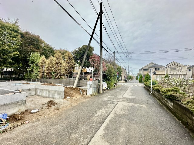 【前面道路含む現地写真】