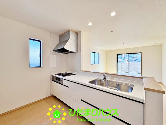 久喜市青毛１丁目6番　新築一戸建て　Dのキッチン|システムキッチン仕様で、家事もはかどります。