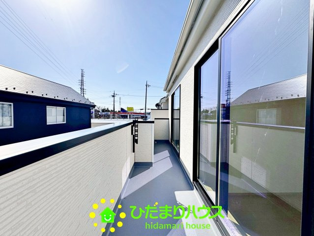 久喜市青毛１丁目6番　新築一戸建て　Dのバルコニー|広々バルコニーでは毎日のお洗濯を快適でスムーズにしてくれます。