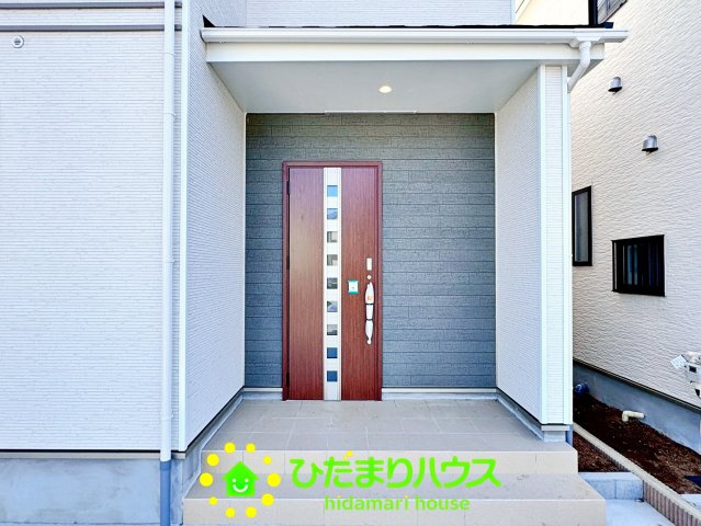 久喜市青毛１丁目6番　新築一戸建て　Dの玄関|雨の日に嬉しい玄関ポーチ仕様です。
