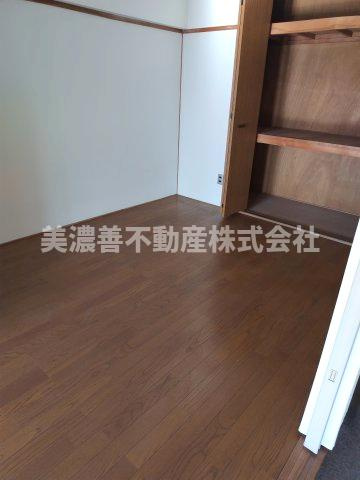 ６６２７３　メゾンファミール岐阜の洋室