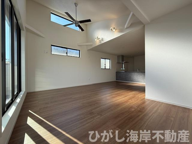 茅ヶ崎市柳島2丁目　新築戸建　全２棟の居間・リビング|21.7帖　開放感のある吹抜のLDK　