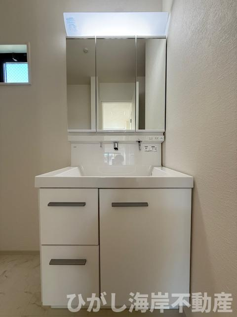 茅ヶ崎市柳島2丁目　新築戸建　全２棟の独立洗面台|三面鏡化粧台
