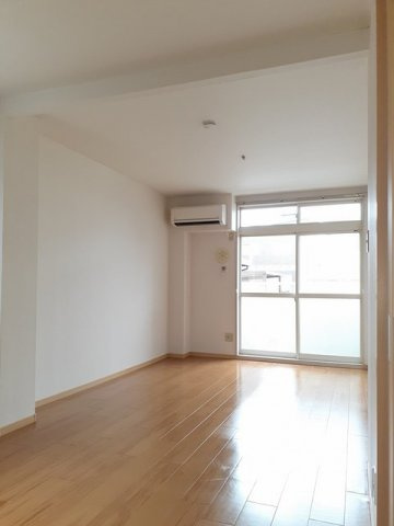 ボヌール栄の居間・リビング