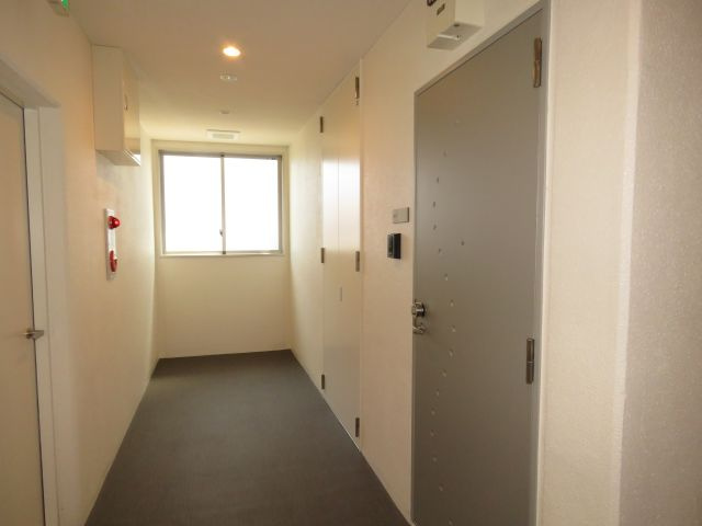 ルネスアーク（Aタイプ）のエントランス